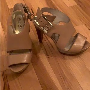 Michael Kors tan pumps
